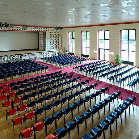 Commundo Tagungshotel Нойс Экстерьер фото