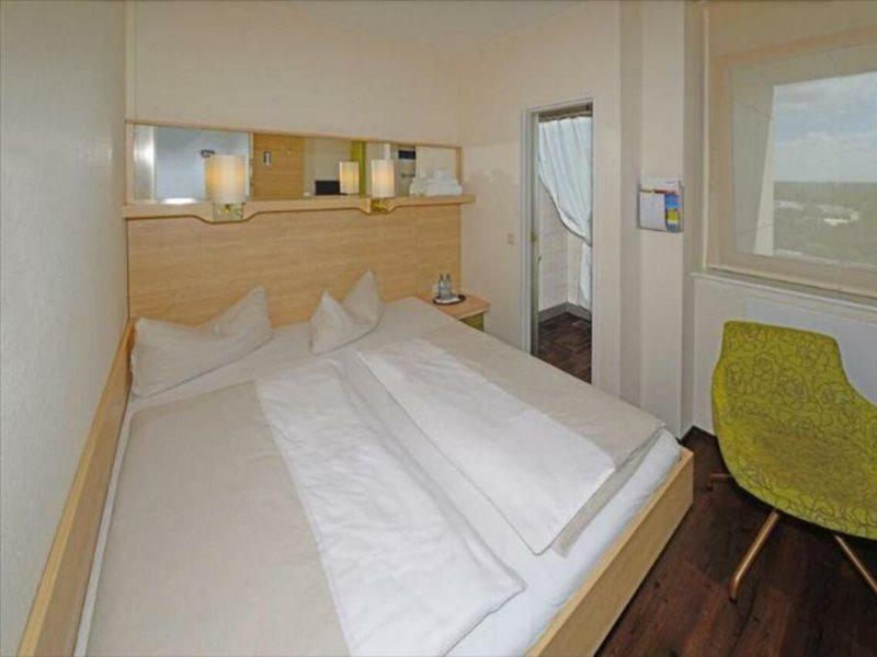 Commundo Tagungshotel Нойс Экстерьер фото