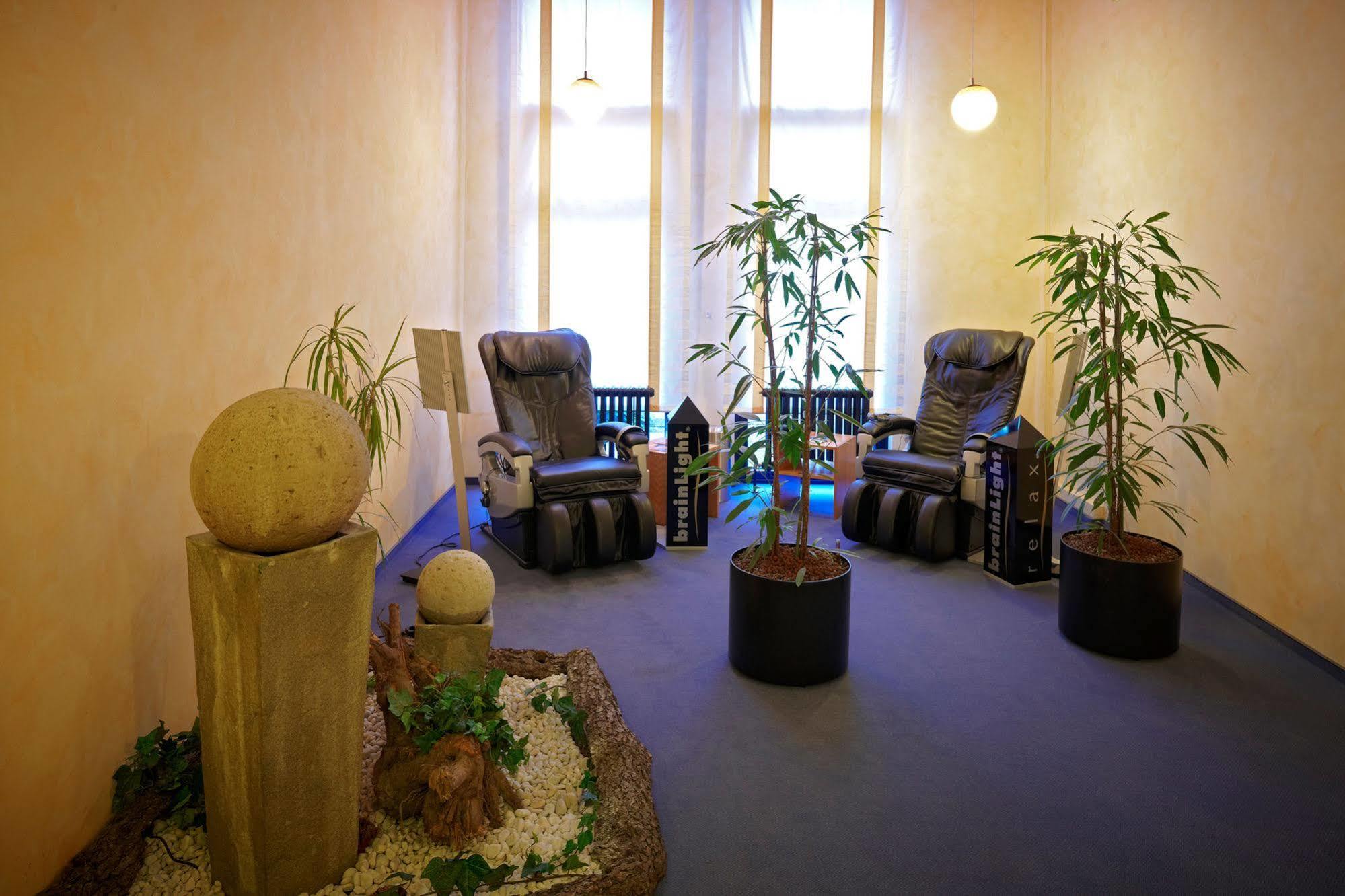 Commundo Tagungshotel Нойс Экстерьер фото