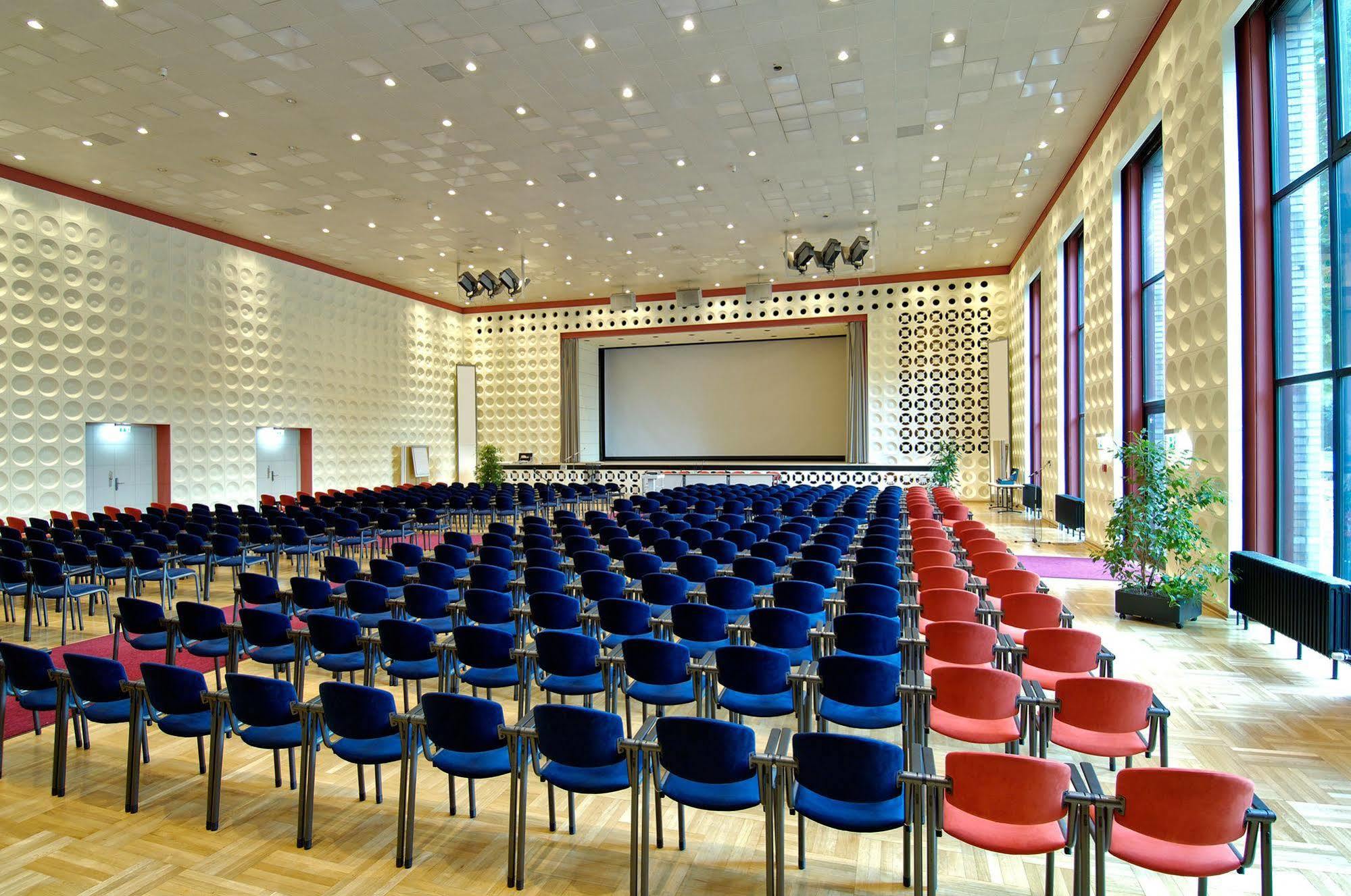 Commundo Tagungshotel Нойс Экстерьер фото